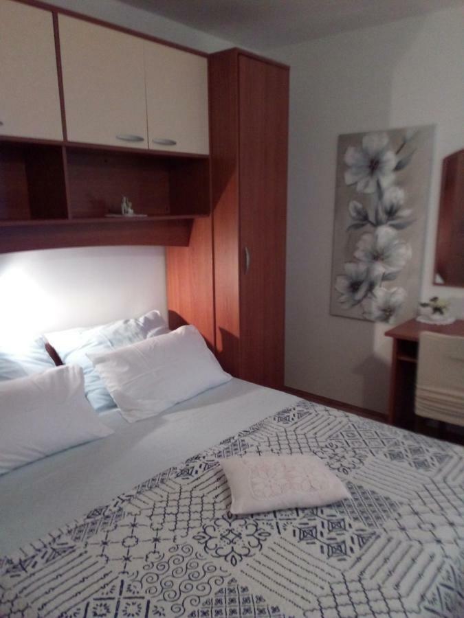 Apartments Pinezic Martinšćica 外观 照片